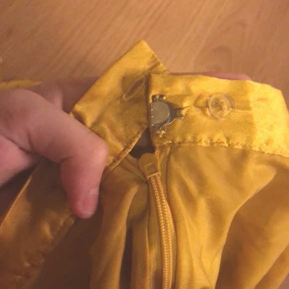 Mustard coloured skirt never worn - Picture 3 of 4